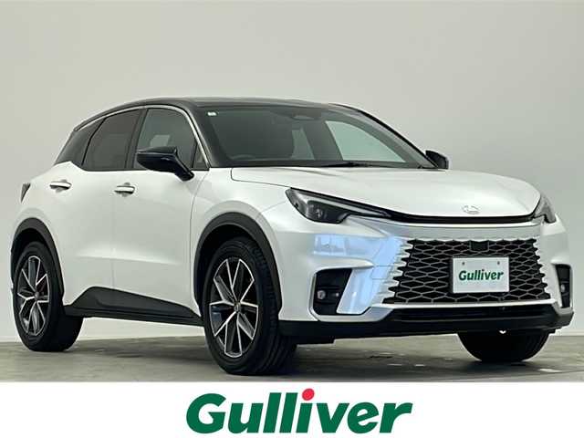 レクサス ＬＢＸ クール 大阪府 2024(令6)年 2.2万km パール 純正9.8型ディスプレイオーディオ（ナビ有）/【フルセグＴＶ/Bluetooth/USB/FM/AM】/パノラマミックビューモニター/パワーバックドア/ブラインドスポットモニター(BSM)/おくだけ充電/カラーHUD/半革シート/シートメモリー/D/N席シートヒーター/ステアリングヒーター/パドルシフト/オートホールド/Lexus Safety System＋/・プリクラッシュセーフティー/・レーダークルーズコントロール/・レーンディパーチャーアラート/・アダクティブハイビームシステム/・ロードサインアシスト/・ドライバーモニター連携/・ドライバー異常対応システム/・プロアクティブドライビングアシスト/パーキングサポートブレーキ/車両接近警報/安心降車アシスト/前後クリアランスソナー/レクサスチームメイト/・Advanced Drive(渋滞時支援)/LEDヘッドライト/純正18インチAW/ビルトインETC2.0/スマートキー/保証書