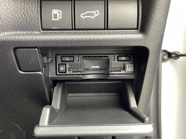 レクサス ＬＢＸ クール 大阪府 2024(令6)年 2.2万km パール 純正9.8型ディスプレイオーディオ（ナビ有）/【フルセグＴＶ/Bluetooth/USB/FM/AM】/パノラマミックビューモニター/パワーバックドア/ブラインドスポットモニター(BSM)/おくだけ充電/カラーHUD/半革シート/シートメモリー/D/N席シートヒーター/ステアリングヒーター/パドルシフト/オートホールド/Lexus Safety System＋/・プリクラッシュセーフティー/・レーダークルーズコントロール/・レーンディパーチャーアラート/・アダクティブハイビームシステム/・ロードサインアシスト/・ドライバーモニター連携/・ドライバー異常対応システム/・プロアクティブドライビングアシスト/パーキングサポートブレーキ/車両接近警報/安心降車アシスト/前後クリアランスソナー/レクサスチームメイト/・Advanced Drive(渋滞時支援)/LEDヘッドライト/純正18インチAW/ビルトインETC2.0/スマートキー/保証書