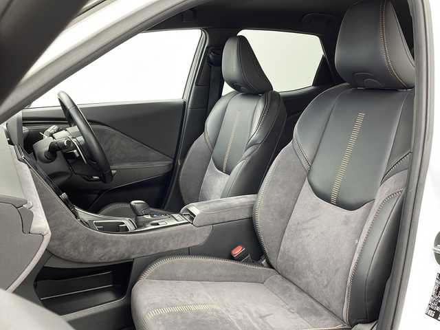 レクサス ＬＢＸ クール 大阪府 2024(令6)年 2.2万km パール 純正9.8型ディスプレイオーディオ（ナビ有）/【フルセグＴＶ/Bluetooth/USB/FM/AM】/パノラマミックビューモニター/パワーバックドア/ブラインドスポットモニター(BSM)/おくだけ充電/カラーHUD/半革シート/シートメモリー/D/N席シートヒーター/ステアリングヒーター/パドルシフト/オートホールド/Lexus Safety System＋/・プリクラッシュセーフティー/・レーダークルーズコントロール/・レーンディパーチャーアラート/・アダクティブハイビームシステム/・ロードサインアシスト/・ドライバーモニター連携/・ドライバー異常対応システム/・プロアクティブドライビングアシスト/パーキングサポートブレーキ/車両接近警報/安心降車アシスト/前後クリアランスソナー/レクサスチームメイト/・Advanced Drive(渋滞時支援)/LEDヘッドライト/純正18インチAW/ビルトインETC2.0/スマートキー/保証書