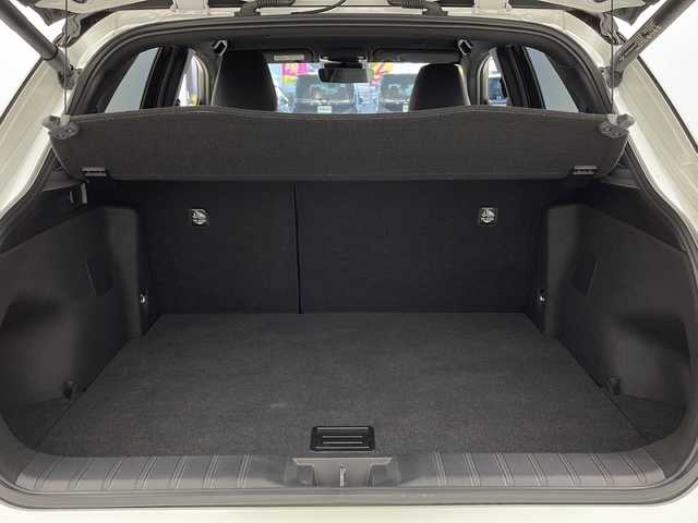 レクサス ＬＢＸ クール 大阪府 2024(令6)年 2.2万km パール 純正9.8型ディスプレイオーディオ（ナビ有）/【フルセグＴＶ/Bluetooth/USB/FM/AM】/パノラマミックビューモニター/パワーバックドア/ブラインドスポットモニター(BSM)/おくだけ充電/カラーHUD/半革シート/シートメモリー/D/N席シートヒーター/ステアリングヒーター/パドルシフト/オートホールド/Lexus Safety System＋/・プリクラッシュセーフティー/・レーダークルーズコントロール/・レーンディパーチャーアラート/・アダクティブハイビームシステム/・ロードサインアシスト/・ドライバーモニター連携/・ドライバー異常対応システム/・プロアクティブドライビングアシスト/パーキングサポートブレーキ/車両接近警報/安心降車アシスト/前後クリアランスソナー/レクサスチームメイト/・Advanced Drive(渋滞時支援)/LEDヘッドライト/純正18インチAW/ビルトインETC2.0/スマートキー/保証書