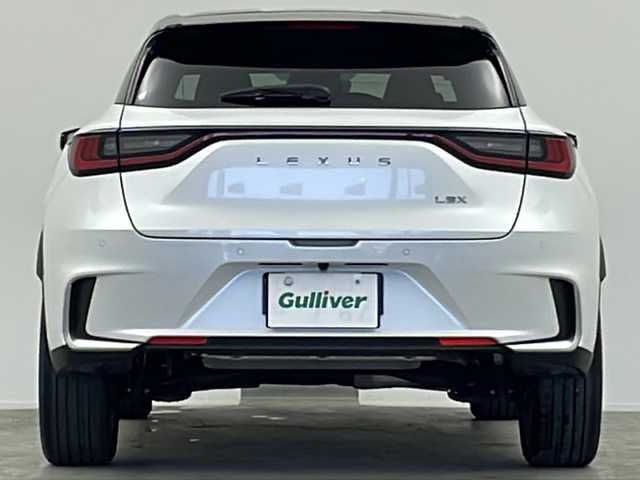 レクサス ＬＢＸ クール 大阪府 2024(令6)年 2.2万km パール 純正9.8型ディスプレイオーディオ（ナビ有）/【フルセグＴＶ/Bluetooth/USB/FM/AM】/パノラマミックビューモニター/パワーバックドア/ブラインドスポットモニター(BSM)/おくだけ充電/カラーHUD/半革シート/シートメモリー/D/N席シートヒーター/ステアリングヒーター/パドルシフト/オートホールド/Lexus Safety System＋/・プリクラッシュセーフティー/・レーダークルーズコントロール/・レーンディパーチャーアラート/・アダクティブハイビームシステム/・ロードサインアシスト/・ドライバーモニター連携/・ドライバー異常対応システム/・プロアクティブドライビングアシスト/パーキングサポートブレーキ/車両接近警報/安心降車アシスト/前後クリアランスソナー/レクサスチームメイト/・Advanced Drive(渋滞時支援)/LEDヘッドライト/純正18インチAW/ビルトインETC2.0/スマートキー/保証書