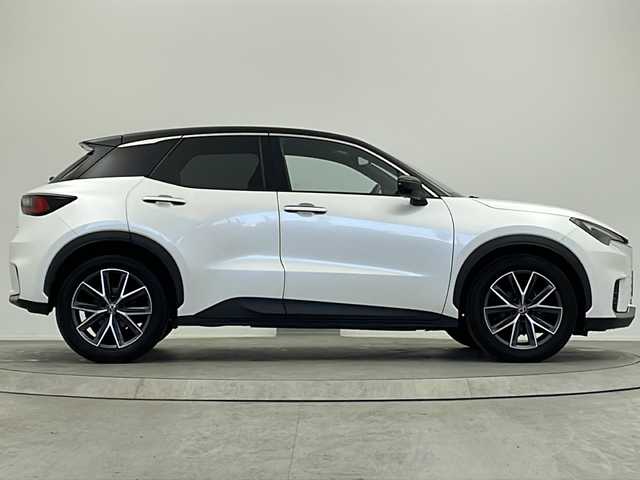 レクサス ＬＢＸ クール 大阪府 2024(令6)年 2.2万km パール 純正9.8型ディスプレイオーディオ（ナビ有）/【フルセグＴＶ/Bluetooth/USB/FM/AM】/パノラマミックビューモニター/パワーバックドア/ブラインドスポットモニター(BSM)/おくだけ充電/カラーHUD/半革シート/シートメモリー/D/N席シートヒーター/ステアリングヒーター/パドルシフト/オートホールド/Lexus Safety System＋/・プリクラッシュセーフティー/・レーダークルーズコントロール/・レーンディパーチャーアラート/・アダクティブハイビームシステム/・ロードサインアシスト/・ドライバーモニター連携/・ドライバー異常対応システム/・プロアクティブドライビングアシスト/パーキングサポートブレーキ/車両接近警報/安心降車アシスト/前後クリアランスソナー/レクサスチームメイト/・Advanced Drive(渋滞時支援)/LEDヘッドライト/純正18インチAW/ビルトインETC2.0/スマートキー/保証書