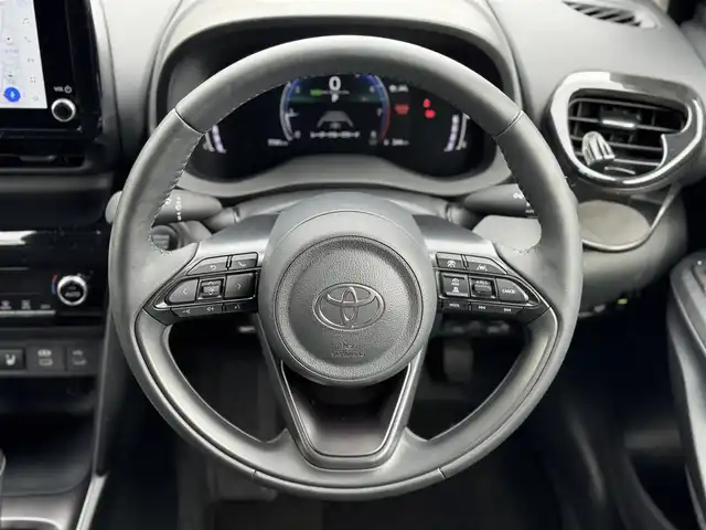 トヨタ ヤリスクロス G 三重県 2025(令7)年 0.8万km プラチナホワイトパールマイカ 1オーナー/禁煙車/純正ディスプレイオーディオナビ/　フルセグTV/Bluetooth/バックカメラ/ビルトインETC/前後ドライブレコーダー/セーフティセンス/レーダークルーズコントロール/クリアランスソナー /LEDヘッドライト/オートライト/オートハイビーム/前席シートヒーター /ステアリングヒーター/ステアリングリモコン/ブレーキホールド/電動パーキングブレーキ/スマートキー×2/プッシュスタート