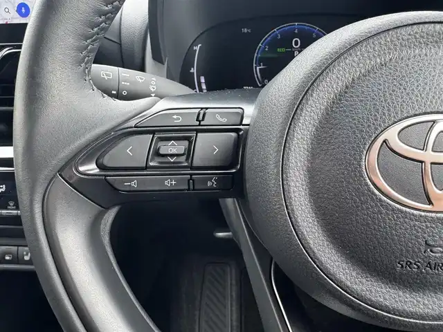 トヨタ ヤリスクロス G 三重県 2025(令7)年 0.8万km プラチナホワイトパールマイカ 1オーナー/禁煙車/純正ディスプレイオーディオナビ/　フルセグTV/Bluetooth/バックカメラ/ビルトインETC/前後ドライブレコーダー/セーフティセンス/レーダークルーズコントロール/クリアランスソナー /LEDヘッドライト/オートライト/オートハイビーム/前席シートヒーター /ステアリングヒーター/ステアリングリモコン/ブレーキホールド/電動パーキングブレーキ/スマートキー×2/プッシュスタート