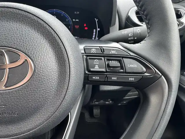 トヨタ ヤリスクロス G 三重県 2025(令7)年 0.8万km プラチナホワイトパールマイカ 1オーナー/禁煙車/純正ディスプレイオーディオナビ/　フルセグTV/Bluetooth/バックカメラ/ビルトインETC/前後ドライブレコーダー/セーフティセンス/レーダークルーズコントロール/クリアランスソナー /LEDヘッドライト/オートライト/オートハイビーム/前席シートヒーター /ステアリングヒーター/ステアリングリモコン/ブレーキホールド/電動パーキングブレーキ/スマートキー×2/プッシュスタート