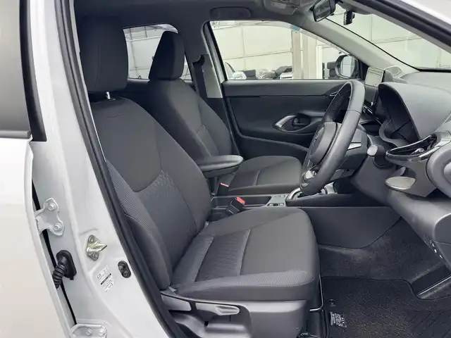 トヨタ ヤリスクロス G 三重県 2025(令7)年 0.8万km プラチナホワイトパールマイカ 1オーナー/禁煙車/純正ディスプレイオーディオナビ/　フルセグTV/Bluetooth/バックカメラ/ビルトインETC/前後ドライブレコーダー/セーフティセンス/レーダークルーズコントロール/クリアランスソナー /LEDヘッドライト/オートライト/オートハイビーム/前席シートヒーター /ステアリングヒーター/ステアリングリモコン/ブレーキホールド/電動パーキングブレーキ/スマートキー×2/プッシュスタート