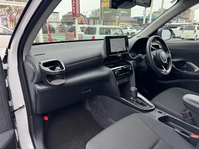 トヨタ ヤリスクロス G 三重県 2025(令7)年 0.8万km プラチナホワイトパールマイカ 1オーナー/禁煙車/純正ディスプレイオーディオナビ/　フルセグTV/Bluetooth/バックカメラ/ビルトインETC/前後ドライブレコーダー/セーフティセンス/レーダークルーズコントロール/クリアランスソナー /LEDヘッドライト/オートライト/オートハイビーム/前席シートヒーター /ステアリングヒーター/ステアリングリモコン/ブレーキホールド/電動パーキングブレーキ/スマートキー×2/プッシュスタート