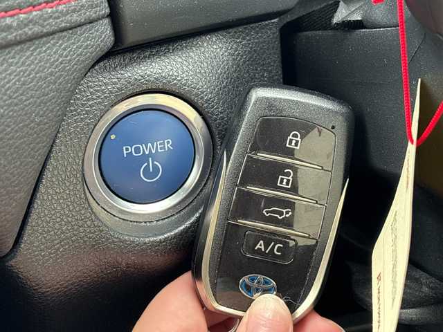 トヨタ ＲＡＶ４ ＰＨＶ G Z 愛知県 2021(令3)年 7.8万km ホワイトパールクリスタルシャイン /ワンオーナー//禁煙車//純正ナビ/（AM/FM/Bluetooth/USB）//バックカメラ//アラウンドビューモニター//デジタルインナーミラー//クルーズコントロール//ビルトインETC//ブラインドスポットモニター//ポジションメモリシート//D+Nパワーシート//D+Nシートヒーター//D+Nエアシート//ステアリングヒーター//電子パーキング//クリアランスソナー//レーンキープアシスト（LTA）//衝突被害軽減システム（PCS）//盗難防止装置//オートLEDライト//オートマチックハイビーム//Wエアバック//カーテンエアバック//保証書//スペアキー