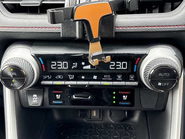 トヨタ ＲＡＶ４ ＰＨＶ G Z 愛知県 2021(令3)年 7.8万km ホワイトパールクリスタルシャイン /ワンオーナー//禁煙車//純正ナビ/（AM/FM/Bluetooth/USB）//バックカメラ//アラウンドビューモニター//デジタルインナーミラー//クルーズコントロール//ビルトインETC//ブラインドスポットモニター//ポジションメモリシート//D+Nパワーシート//D+Nシートヒーター//D+Nエアシート//ステアリングヒーター//電子パーキング//クリアランスソナー//レーンキープアシスト（LTA）//衝突被害軽減システム（PCS）//盗難防止装置//オートLEDライト//オートマチックハイビーム//Wエアバック//カーテンエアバック//保証書//スペアキー