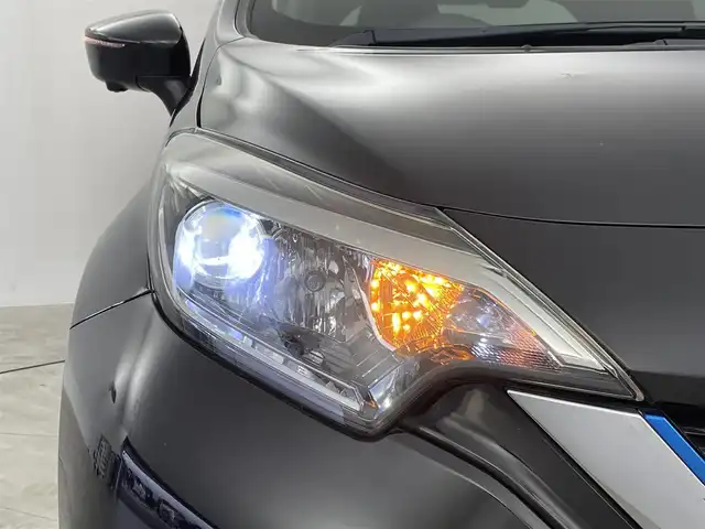 日産 ノート e－パワー X 群馬県 2017(平29)年 4.4万km スーパーブラック 禁煙車　全方位カメラ　純正ナビ　ＢＴ　フルセグ　衝突軽減システム　車線逸脱警報　車両接近通報装置　　ドラレコ　ＥＴＣ横滑り防止装置　オートライト　プッシュスタート　スマートキー　オートエアコン