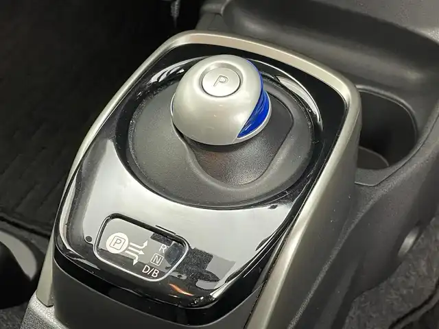 日産 ノート e－パワー X 群馬県 2017(平29)年 4.4万km スーパーブラック 禁煙車　全方位カメラ　純正ナビ　ＢＴ　フルセグ　衝突軽減システム　車線逸脱警報　車両接近通報装置　　ドラレコ　ＥＴＣ横滑り防止装置　オートライト　プッシュスタート　スマートキー　オートエアコン
