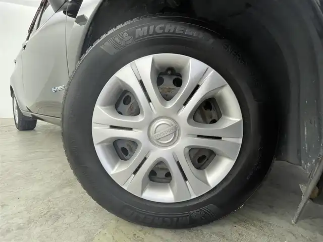 日産 ノート e－パワー X 群馬県 2017(平29)年 4.4万km スーパーブラック 禁煙車　全方位カメラ　純正ナビ　ＢＴ　フルセグ　衝突軽減システム　車線逸脱警報　車両接近通報装置　　ドラレコ　ＥＴＣ横滑り防止装置　オートライト　プッシュスタート　スマートキー　オートエアコン