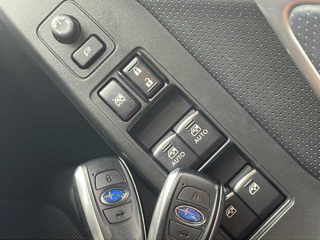 スバル フォレスター Xブレイク 青森県 2016(平28)年 8.1万km クリスタルホワイトP 4WD/アドバンスドセイフティパッケージ/純正SDナビ・フルセグTV/CD・DVD・Bluetooth・SD/フリップダウンモニター/バックカメラ/合皮コンビシート/前席パワーシート/前後席シートヒーター/前後ドライブレコーダー/アイサイトver3/プリクラッシュブレーキ/追従クルーズコントロール/アクティブレーンキープ/アダプティブドライビングビーム/後側方警戒支援/パドルシフト/LEDヘッドライト/オートライト/フォグランプ/純正17インチアルミ