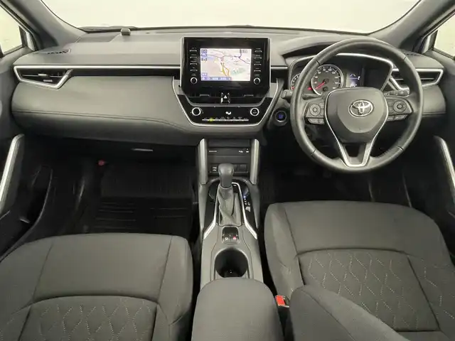 トヨタ カローラ クロス G 福岡県 2022(令4)年 1.3万km プラチナホワイトパールマイカ 純正ナビ　/バックカメラ　/ビルトインＥＴＣ２．０　/前後ドライブレコーダー　/レーダークルーズコントロール　/コーナーセンサー　/衝突軽減ブレーキ　/レーンキープ　/アクセル踏み間違い防止　/純正フロアマット　/ＬＥＤヘッドライト