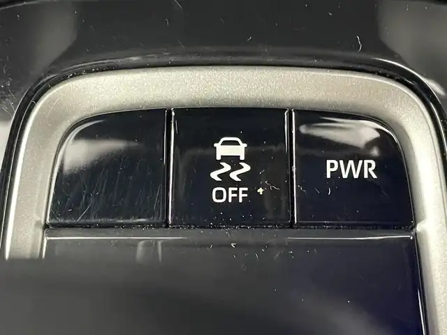 トヨタ カローラ クロス G 福岡県 2022(令4)年 1.3万km プラチナホワイトパールマイカ 純正ナビ　/バックカメラ　/ビルトインＥＴＣ２．０　/前後ドライブレコーダー　/レーダークルーズコントロール　/コーナーセンサー　/衝突軽減ブレーキ　/レーンキープ　/アクセル踏み間違い防止　/純正フロアマット　/ＬＥＤヘッドライト