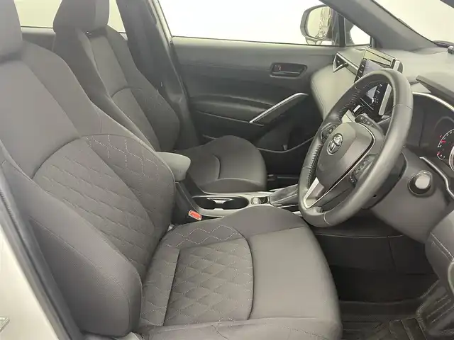 トヨタ カローラ クロス G 福岡県 2022(令4)年 1.3万km プラチナホワイトパールマイカ 純正ナビ　/バックカメラ　/ビルトインＥＴＣ２．０　/前後ドライブレコーダー　/レーダークルーズコントロール　/コーナーセンサー　/衝突軽減ブレーキ　/レーンキープ　/アクセル踏み間違い防止　/純正フロアマット　/ＬＥＤヘッドライト