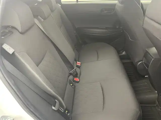 トヨタ カローラ クロス G 福岡県 2022(令4)年 1.3万km プラチナホワイトパールマイカ 純正ナビ　/バックカメラ　/ビルトインＥＴＣ２．０　/前後ドライブレコーダー　/レーダークルーズコントロール　/コーナーセンサー　/衝突軽減ブレーキ　/レーンキープ　/アクセル踏み間違い防止　/純正フロアマット　/ＬＥＤヘッドライト