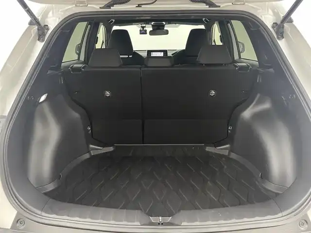 トヨタ カローラ クロス G 福岡県 2022(令4)年 1.3万km プラチナホワイトパールマイカ 純正ナビ　/バックカメラ　/ビルトインＥＴＣ２．０　/前後ドライブレコーダー　/レーダークルーズコントロール　/コーナーセンサー　/衝突軽減ブレーキ　/レーンキープ　/アクセル踏み間違い防止　/純正フロアマット　/ＬＥＤヘッドライト