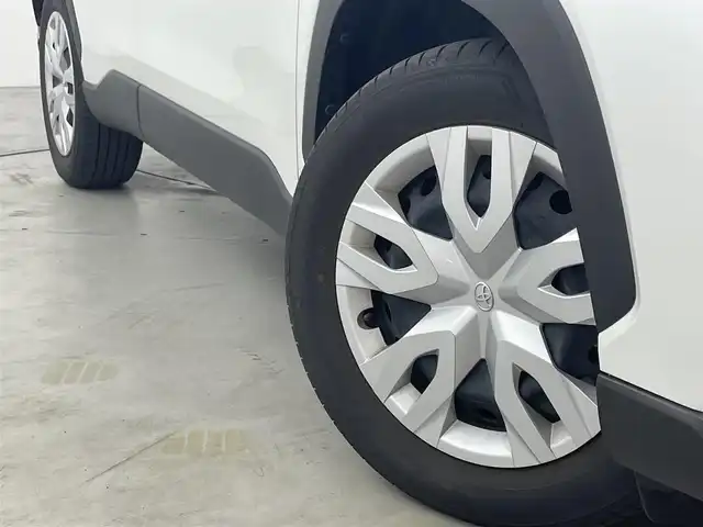 トヨタ カローラ クロス G 福岡県 2022(令4)年 1.3万km プラチナホワイトパールマイカ 純正ナビ　/バックカメラ　/ビルトインＥＴＣ２．０　/前後ドライブレコーダー　/レーダークルーズコントロール　/コーナーセンサー　/衝突軽減ブレーキ　/レーンキープ　/アクセル踏み間違い防止　/純正フロアマット　/ＬＥＤヘッドライト