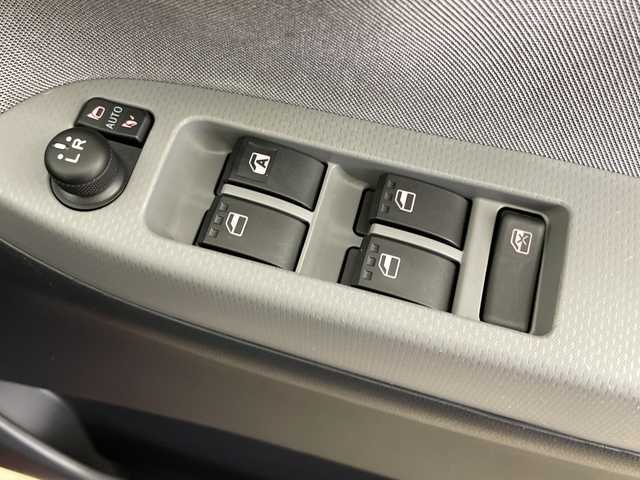 ダイハツ キャスト アクティバ X SAⅢ 富山県 2018(平30)年 4.9万km ファイアークォーツレッドM 社外ナビ【AVN137MW】/(AM/FM/CD)/ワンセグテレビ/アイドリングストップ/衝突被害軽減ブレーキ/レーンキープアシスト/横滑り防止装置/オートライト/プッシュスタート/スマートキー/アイドリングストップ/社外フロアマット/取扱説明書/保証書/オートエアコン/ABS