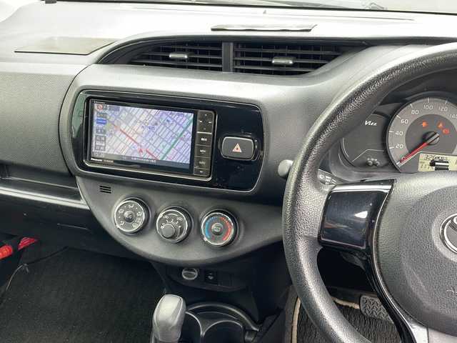 トヨタ ヴィッツ F LEDエディション 道央・札幌 2016(平28)年 11.8万km ブラックマイカ 社外ナビ(AM/FM/TV/BT/SD/DVD/CD)/4WD/純正ドアバイザー/純正フロアマット/横滑り防止/ETC