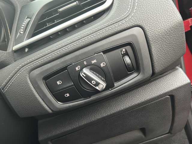 ＢＭＷ ２１８ｄ アクティブツアラー ラグジュアリー 佐賀県 2016(平28)年 10.5万km 赤 Bluetooth／CD／DVD／AUXオートライト/バックカメラ/プッシュスタート/スマートキー／スペアキー1本/コーナーセンサー/クリアランスソナー/取扱説明書／保証書／記録簿/アイドリングストップ/ABS/レーンキープアシスト/横滑り防止装置/盗難防止装置/エアバックW＋サイド/革巻きステアリング