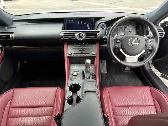 レクサス ＲＣ 300h バージョンL 和歌山県 2018(平30)年 5.3万km ソニッククォーツ 後期型モデル/純正10.3型ナビ/フルセグTV/（AM/FM/CD/DVD/USB/Bluetooth）/バックカメラ/レーダークルーズコントロール/レクサスセーフティセンス/横滑り防止機能/レーンディパーチャーアラート/ブラインドスポットモニター/シートヒーター/シートクーラー/ステアリングヒーター/パドルシフト/三眼LEDヘッドライト/オートライト/オートマチックハイビーム/パドルシフト/純正18インチアルミホイール/純正フロアマット/プッシュスタート/スマートキー/スペアキー/カードキー