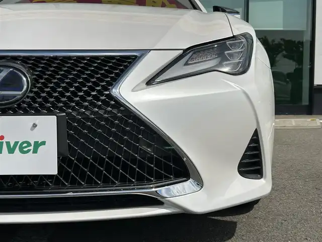 レクサス ＲＣ 300h バージョンL 和歌山県 2018(平30)年 5.3万km ソニッククォーツ 後期型モデル/純正10.3型ナビ/フルセグTV/（AM/FM/CD/DVD/USB/Bluetooth）/バックカメラ/レーダークルーズコントロール/レクサスセーフティセンス/横滑り防止機能/レーンディパーチャーアラート/ブラインドスポットモニター/シートヒーター/シートクーラー/ステアリングヒーター/パドルシフト/三眼LEDヘッドライト/オートライト/オートマチックハイビーム/パドルシフト/純正18インチアルミホイール/純正フロアマット/プッシュスタート/スマートキー/スペアキー/カードキー