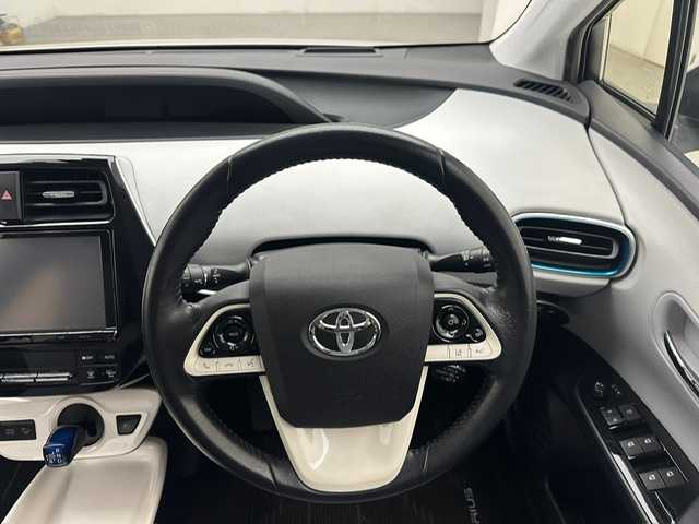 トヨタ プリウス A 兵庫県 2016(平28)年 7.6万km スティールブロンドM 純正9インチナビ/フルセグ CD DVD BT MSV/バックカメラ/レーダークルーズコントロール/プリクラッシュセーフティー/LDA/PKSB/BSM/HUD/パーキングアシスト/クリアランスソナー/社外エアロ/LEDヘッドライト/LEDフォグライト/オートライト/オートハイビーム/スマートキー