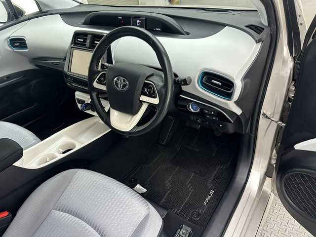 トヨタ プリウス A 兵庫県 2016(平28)年 7.6万km スティールブロンドM 純正9インチナビ/フルセグ CD DVD BT MSV/バックカメラ/レーダークルーズコントロール/プリクラッシュセーフティー/LDA/PKSB/BSM/HUD/パーキングアシスト/クリアランスソナー/社外エアロ/LEDヘッドライト/LEDフォグライト/オートライト/オートハイビーム/スマートキー