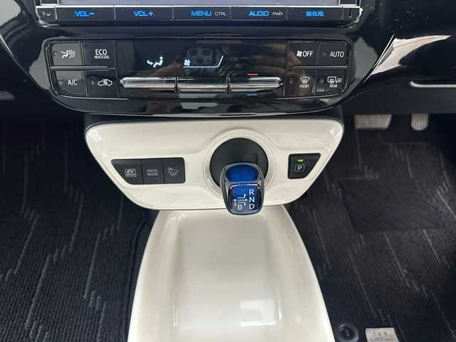 トヨタ プリウス A 兵庫県 2016(平28)年 7.6万km スティールブロンドM 純正9インチナビ/フルセグ CD DVD BT MSV/バックカメラ/レーダークルーズコントロール/プリクラッシュセーフティー/LDA/PKSB/BSM/HUD/パーキングアシスト/クリアランスソナー/社外エアロ/LEDヘッドライト/LEDフォグライト/オートライト/オートハイビーム/スマートキー