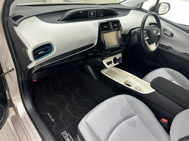 トヨタ プリウス A 兵庫県 2016(平28)年 7.6万km スティールブロンドM 純正9インチナビ/フルセグ CD DVD BT MSV/バックカメラ/レーダークルーズコントロール/プリクラッシュセーフティー/LDA/PKSB/BSM/HUD/パーキングアシスト/クリアランスソナー/社外エアロ/LEDヘッドライト/LEDフォグライト/オートライト/オートハイビーム/スマートキー