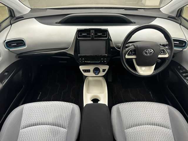 トヨタ プリウス A 兵庫県 2016(平28)年 7.6万km スティールブロンドM 純正9インチナビ/フルセグ CD DVD BT MSV/バックカメラ/レーダークルーズコントロール/プリクラッシュセーフティー/LDA/PKSB/BSM/HUD/パーキングアシスト/クリアランスソナー/社外エアロ/LEDヘッドライト/LEDフォグライト/オートライト/オートハイビーム/スマートキー