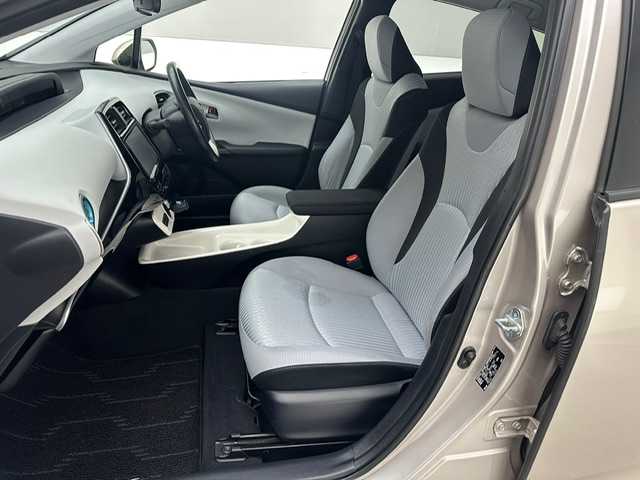 トヨタ プリウス A 兵庫県 2016(平28)年 7.6万km スティールブロンドM 純正9インチナビ/フルセグ CD DVD BT MSV/バックカメラ/レーダークルーズコントロール/プリクラッシュセーフティー/LDA/PKSB/BSM/HUD/パーキングアシスト/クリアランスソナー/社外エアロ/LEDヘッドライト/LEDフォグライト/オートライト/オートハイビーム/スマートキー