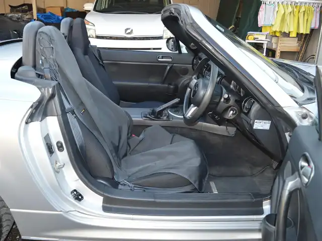 マツダ ロードスター RHT 栃木県 2007(平19)年 19.4万km サンライトシルバーメタリック 2.0L直列4気筒DOHCエンジン/WedsSport製17インチアルミホイール/パワーリトラクタブルハードトップ/マニュアルモード/純正SDナビゲーションシステム/[フルセグ/AM/FM/CD/DVD/BT]/HIDヘッドライト/フォグランプ/アンチロックブレーキシステム/ETC/ツイータースピーカー/電動格納ミラー/純正マット/スペア板キー×1/取扱説明書/保証書/記録簿/[H21.22.23.24.26.28.30.R2.4.6]