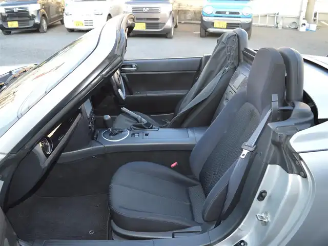 マツダ ロードスター RHT 栃木県 2007(平19)年 19.4万km サンライトシルバーメタリック 2.0L直列4気筒DOHCエンジン/WedsSport製17インチアルミホイール/パワーリトラクタブルハードトップ/マニュアルモード/純正SDナビゲーションシステム/[フルセグ/AM/FM/CD/DVD/BT]/HIDヘッドライト/フォグランプ/アンチロックブレーキシステム/ETC/ツイータースピーカー/電動格納ミラー/純正マット/スペア板キー×1/取扱説明書/保証書/記録簿/[H21.22.23.24.26.28.30.R2.4.6]