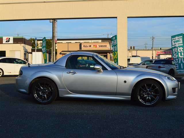 マツダ ロードスター RHT 栃木県 2007(平19)年 19.4万km サンライトシルバーメタリック 2.0L直列4気筒DOHCエンジン/WedsSport製17インチアルミホイール/パワーリトラクタブルハードトップ/マニュアルモード/純正SDナビゲーションシステム/[フルセグ/AM/FM/CD/DVD/BT]/HIDヘッドライト/フォグランプ/アンチロックブレーキシステム/ETC/ツイータースピーカー/電動格納ミラー/純正マット/スペア板キー×1/取扱説明書/保証書/記録簿/[H21.22.23.24.26.28.30.R2.4.6]