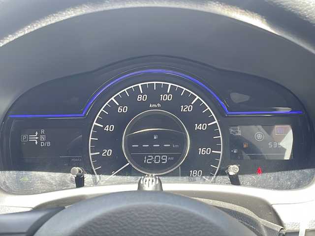 日産 ノート e－パワー X 長野県 2018(平30)年 0.6万km ブリリアントシルバー ワンオーナー/純正SDナビ/(フルセグTV/CD/DVD/BT接続)/レーンキープアシスト/横滑り防止装置/エマージェンシーブレーキ/プッシュスタート/スマートキー/ステアリングスイッチ/ISOFIX/ドアバイザー/オートライト/保証書/取扱説明書