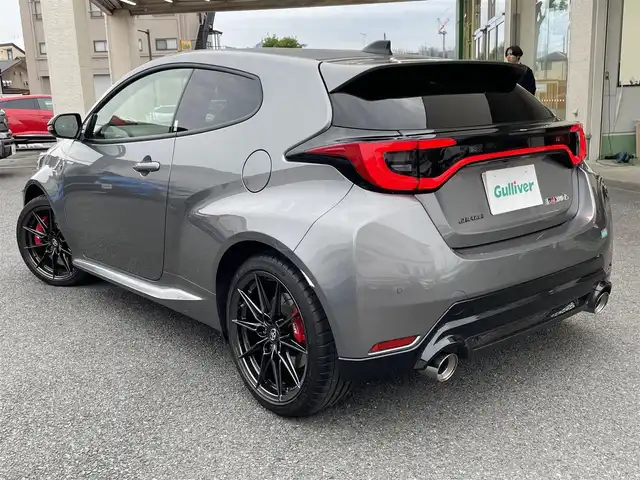 トヨタ ＧＲヤリス RZ ハイパフォーマンス 神奈川県 2024(令6)年 0.6万km グレー ワンオーナー/クーリングパッケージ/コンフォートパッケージ/BBS製純正18インチAW/GR赤ブレーキキャリパー/I/C WATER SPRAY/LEDヘッドライト/ハーフレザーシート/前席シートヒーター/ステアリングヒーター/純正メモリーナビ・地デジTV/JBLサウンド/純正USB/BT/Miracast/バックモニター/ビルトインETC/トヨタセーフティセンス/レーダークルーズコントロール/PCS/LDA/BSM/RCTA/PKSB/SEA/RSA/コーナーセンサー/オートハイビーム/オート電格ミラー/プッシュスタート/スマートキー×2/R6/7年ディーラー整備記録/保証書・取説あり