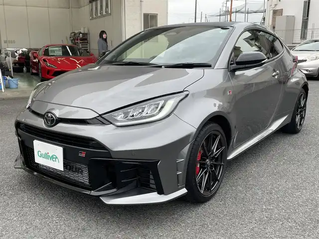 トヨタ ＧＲヤリス RZ ハイパフォーマンス 神奈川県 2024(令6)年 0.6万km グレー ワンオーナー/クーリングパッケージ/コンフォートパッケージ/BBS製純正18インチAW/GR赤ブレーキキャリパー/I/C WATER SPRAY/LEDヘッドライト/ハーフレザーシート/前席シートヒーター/ステアリングヒーター/純正メモリーナビ・地デジTV/JBLサウンド/純正USB/BT/Miracast/バックモニター/ビルトインETC/トヨタセーフティセンス/レーダークルーズコントロール/PCS/LDA/BSM/RCTA/PKSB/SEA/RSA/コーナーセンサー/オートハイビーム/オート電格ミラー/プッシュスタート/スマートキー×2/R6/7年ディーラー整備記録/保証書・取説あり