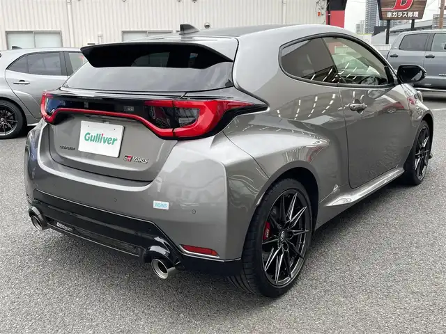 トヨタ ＧＲヤリス RZ ハイパフォーマンス 神奈川県 2024(令6)年 0.6万km グレー ワンオーナー/クーリングパッケージ/コンフォートパッケージ/BBS製純正18インチAW/GR赤ブレーキキャリパー/I/C WATER SPRAY/LEDヘッドライト/ハーフレザーシート/前席シートヒーター/ステアリングヒーター/純正メモリーナビ・地デジTV/JBLサウンド/純正USB/BT/Miracast/バックモニター/ビルトインETC/トヨタセーフティセンス/レーダークルーズコントロール/PCS/LDA/BSM/RCTA/PKSB/SEA/RSA/コーナーセンサー/オートハイビーム/オート電格ミラー/プッシュスタート/スマートキー×2/R6/7年ディーラー整備記録/保証書・取説あり