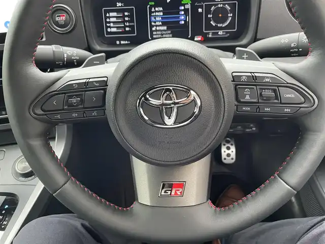トヨタ ＧＲヤリス RZ ハイパフォーマンス 神奈川県 2024(令6)年 0.6万km グレー ワンオーナー/クーリングパッケージ/コンフォートパッケージ/BBS製純正18インチAW/GR赤ブレーキキャリパー/I/C WATER SPRAY/LEDヘッドライト/ハーフレザーシート/前席シートヒーター/ステアリングヒーター/純正メモリーナビ・地デジTV/JBLサウンド/純正USB/BT/Miracast/バックモニター/ビルトインETC/トヨタセーフティセンス/レーダークルーズコントロール/PCS/LDA/BSM/RCTA/PKSB/SEA/RSA/コーナーセンサー/オートハイビーム/オート電格ミラー/プッシュスタート/スマートキー×2/R6/7年ディーラー整備記録/保証書・取説あり