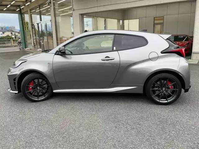 トヨタ ＧＲヤリス RZ ハイパフォーマンス 神奈川県 2024(令6)年 0.6万km グレー ワンオーナー/クーリングパッケージ/コンフォートパッケージ/BBS製純正18インチAW/GR赤ブレーキキャリパー/I/C WATER SPRAY/LEDヘッドライト/ハーフレザーシート/前席シートヒーター/ステアリングヒーター/純正メモリーナビ・地デジTV/JBLサウンド/純正USB/BT/Miracast/バックモニター/ビルトインETC/トヨタセーフティセンス/レーダークルーズコントロール/PCS/LDA/BSM/RCTA/PKSB/SEA/RSA/コーナーセンサー/オートハイビーム/オート電格ミラー/プッシュスタート/スマートキー×2/R6/7年ディーラー整備記録/保証書・取説あり