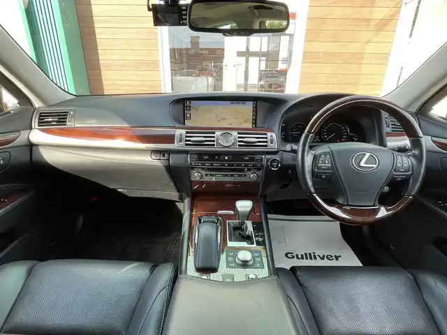 レクサス ＬＳ 600h バージョンC Iパック 宮崎県 2015(平27)年 8.7万km スターライトブラックガラスフレーク 純正ナビ(Bluetooth・フルセグTV・CD/DVD)/バックカメラ/ETC/ドラレコ前/パワートランクリッド/ムーンルーフ/N席オットマン/BSM/コーナーセンサー/クルコン/プリクラッシュセーフティシステム/横滑り防止/レザーシート(シートヒーター/エアシート)/前席パワーシート/純正18インチアルミホイール/純正フロアマット/LEDヘッドライト/オートマチックハイビーム