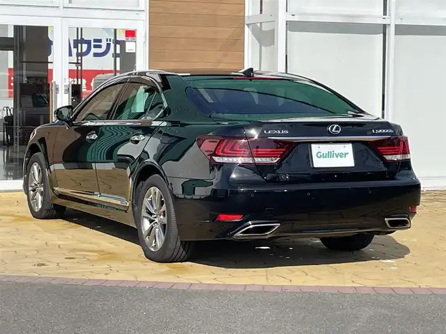 レクサス ＬＳ 600h バージョンC Iパック 宮崎県 2015(平27)年 8.7万km スターライトブラックガラスフレーク 純正ナビ(Bluetooth・フルセグTV・CD/DVD)/バックカメラ/ETC/ドラレコ前/パワートランクリッド/ムーンルーフ/N席オットマン/BSM/コーナーセンサー/クルコン/プリクラッシュセーフティシステム/横滑り防止/レザーシート(シートヒーター/エアシート)/前席パワーシート/純正18インチアルミホイール/純正フロアマット/LEDヘッドライト/オートマチックハイビーム