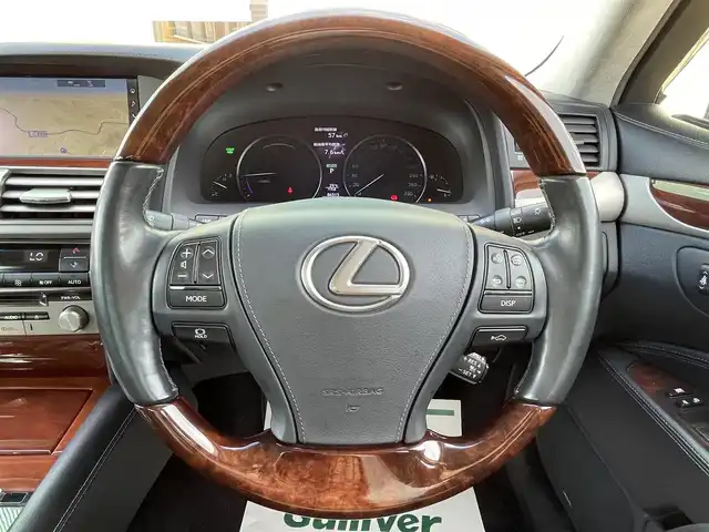 レクサス ＬＳ 600h バージョンC Iパック 宮崎県 2015(平27)年 8.7万km スターライトブラックガラスフレーク 純正ナビ(Bluetooth・フルセグTV・CD/DVD)/バックカメラ/ETC/ドラレコ前/パワートランクリッド/ムーンルーフ/N席オットマン/BSM/コーナーセンサー/クルコン/プリクラッシュセーフティシステム/横滑り防止/レザーシート(シートヒーター/エアシート)/前席パワーシート/純正18インチアルミホイール/純正フロアマット/LEDヘッドライト/オートマチックハイビーム