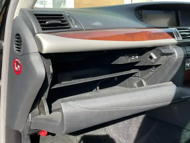 レクサス ＬＳ 600h バージョンC Iパック 宮崎県 2015(平27)年 8.7万km スターライトブラックガラスフレーク 純正ナビ(Bluetooth・フルセグTV・CD/DVD)/バックカメラ/ETC/ドラレコ前/パワートランクリッド/ムーンルーフ/N席オットマン/BSM/コーナーセンサー/クルコン/プリクラッシュセーフティシステム/横滑り防止/レザーシート(シートヒーター/エアシート)/前席パワーシート/純正18インチアルミホイール/純正フロアマット/LEDヘッドライト/オートマチックハイビーム