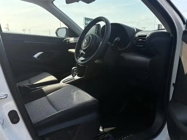 トヨタ ヤリスクロス ハイブリッド Z 徳島県 2022(令4)年 1.9万km ホワイトパールクリスタルシャイン 純正9インチDAナビ/フルセグTV/Bluetooth/ビルトインETC/バックカメラ/トヨタセーフティセンス/前後コーナーセンサー/ブラインドスポットモニター/レーダークルーズコントロール/ハーフレザーシート/前席シートヒーター/運転席パワーシート/LEDヘッドランプ/オートライト/オートハイビーム/純正フロアマット/純正18インチアルミホイール/スマートキー/盗難防止装置