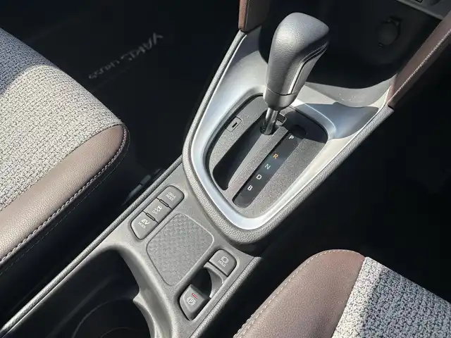 トヨタ ヤリスクロス ハイブリッド Z 徳島県 2022(令4)年 1.9万km ホワイトパールクリスタルシャイン 純正9インチDAナビ/フルセグTV/Bluetooth/ビルトインETC/バックカメラ/トヨタセーフティセンス/前後コーナーセンサー/ブラインドスポットモニター/レーダークルーズコントロール/ハーフレザーシート/前席シートヒーター/運転席パワーシート/LEDヘッドランプ/オートライト/オートハイビーム/純正フロアマット/純正18インチアルミホイール/スマートキー/盗難防止装置