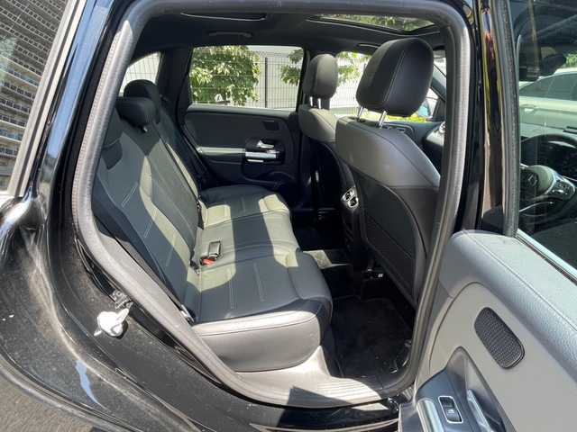 メルセデス・ベンツ Ｂ２００ｄ AMGライン 東京都 2020(令2)年 4.6万km 黒 ワンオーナー/レーダーセーフティパッケージ/レザーエクスクルーシブパッケージ/・ツートン本革シート（グレー）/・パノラマサンルーフ/アドバンストパッケージ/・ヘッドアップディスプレイ/・アンビエントライト（64色）/・アドバンストサウンドシステム/DN席メモリ付きパワーシート/DN席シートヒーター/パワーバックドア/（フットクローザー/オープナー）/純正ナビ/（BT/フルセグ/typeC）/全方位カメラ/パドルシフト/マルチビームLEDヘッドライト/auto hold/前ドライブレコーダー